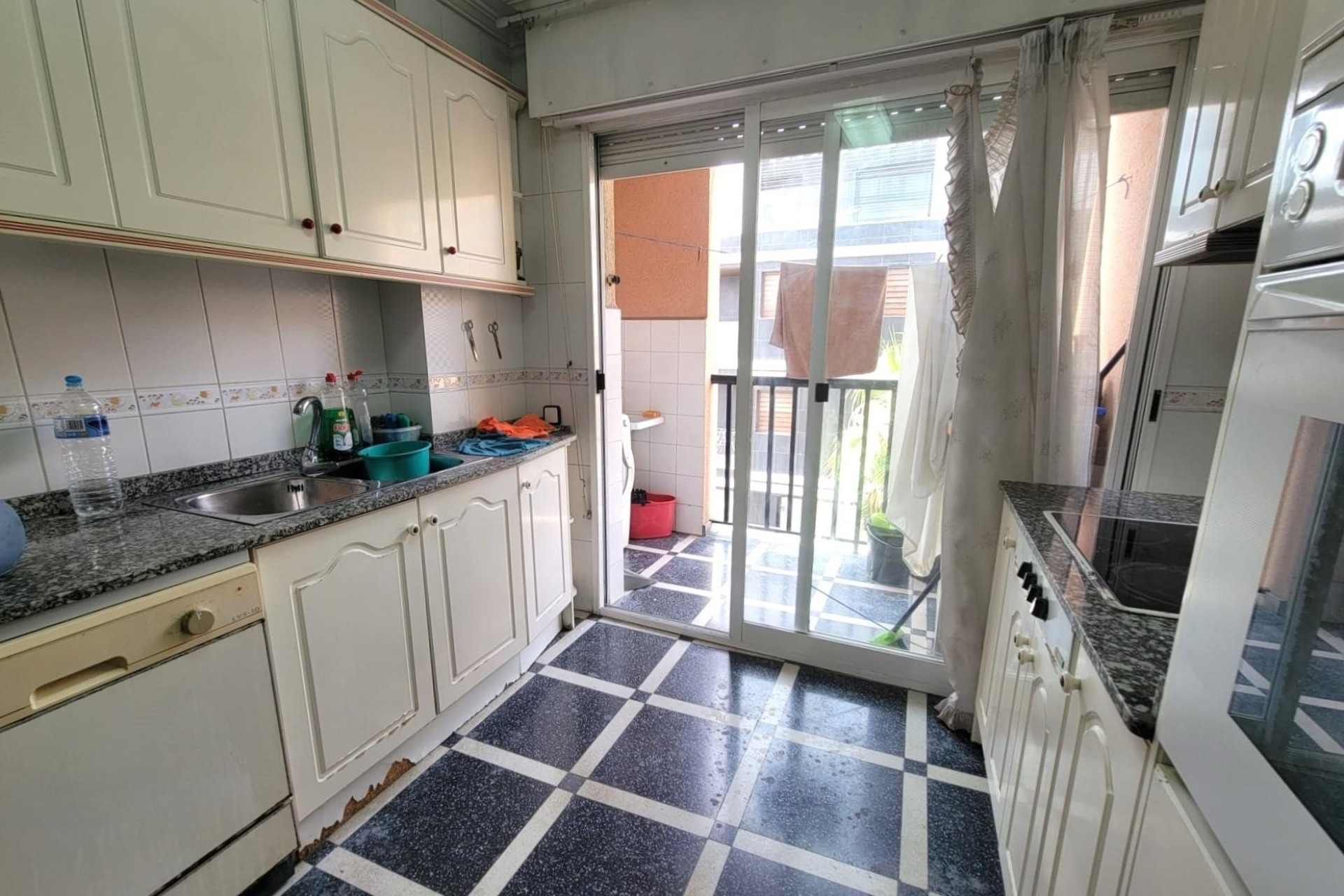 Sprzedaż - Apartament / Mieszkanie -
Torrevieja - Center