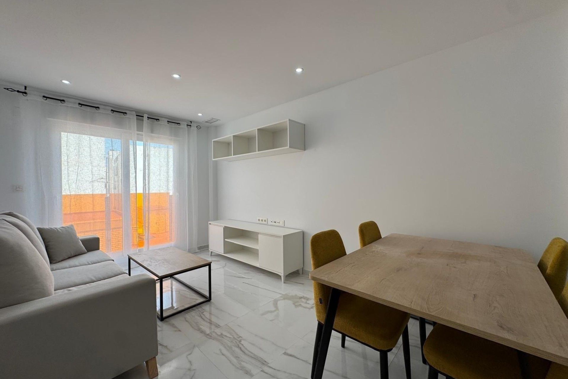 Sprzedaż - Apartament / Mieszkanie -
Torrevieja - Center