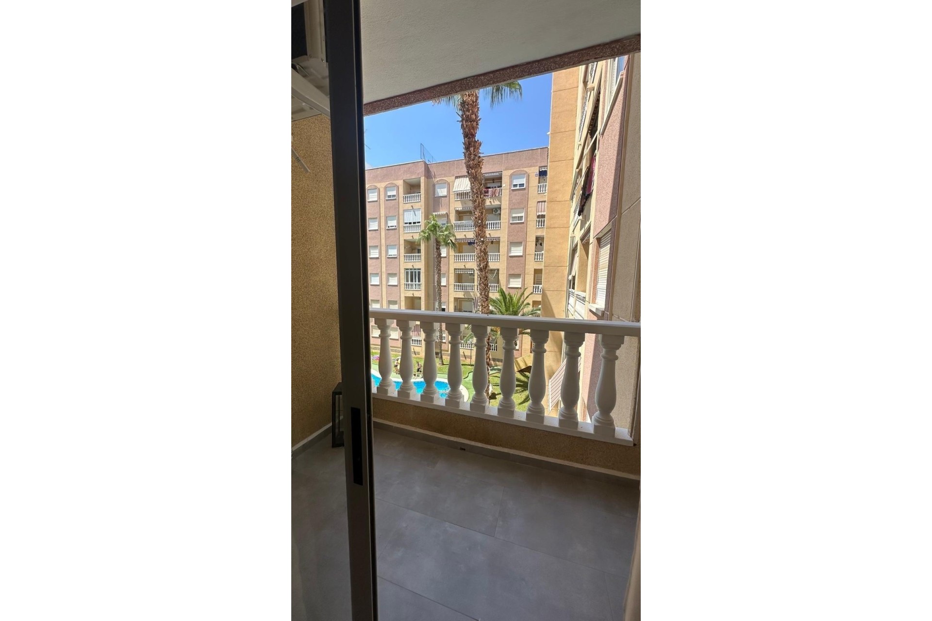 Sprzedaż - Apartament / Mieszkanie -
Torrevieja - Center