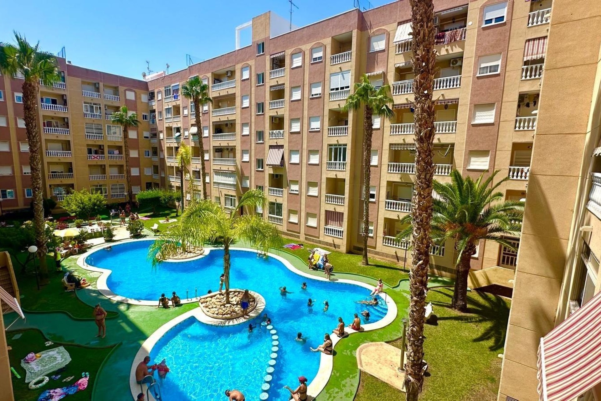 Sprzedaż - Apartament / Mieszkanie -
Torrevieja - Center