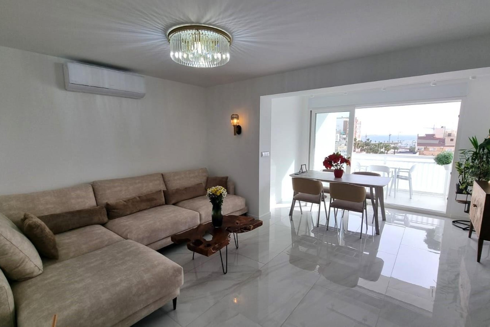Sprzedaż - Apartament / Mieszkanie -
Torrevieja - Center