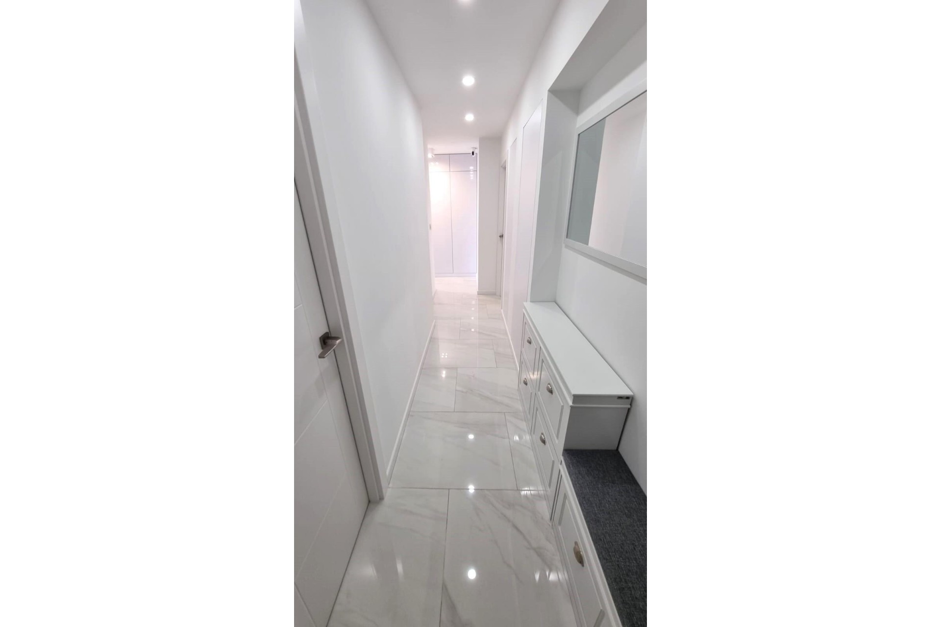Sprzedaż - Apartament / Mieszkanie -
Torrevieja - Center
