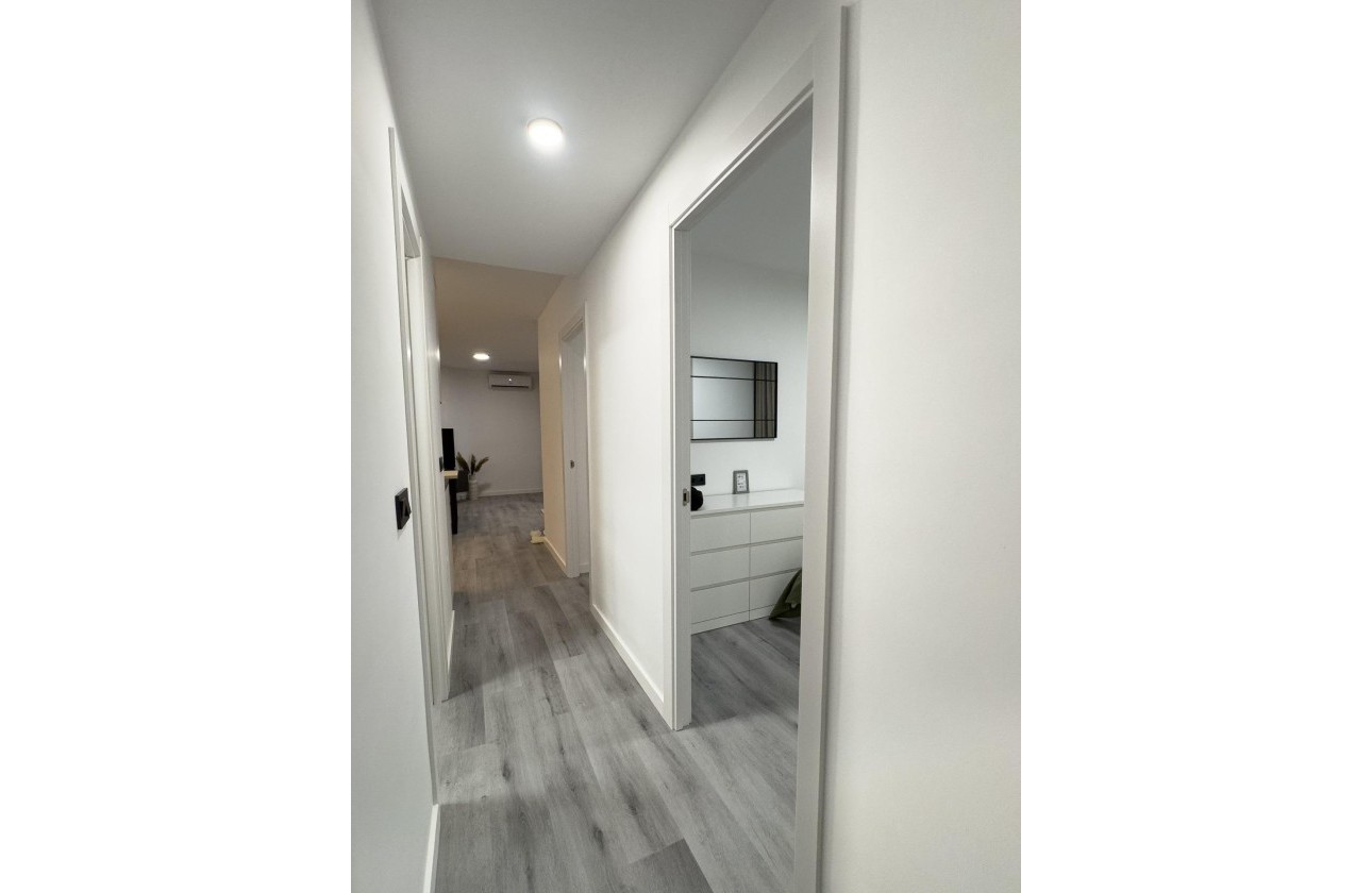 Sprzedaż - Apartament / Mieszkanie -
Torrevieja - Center
