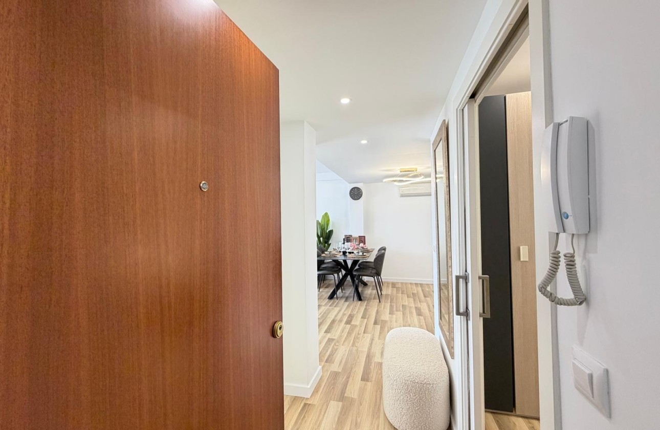 Sprzedaż - Apartament / Mieszkanie -
Torrevieja - Center