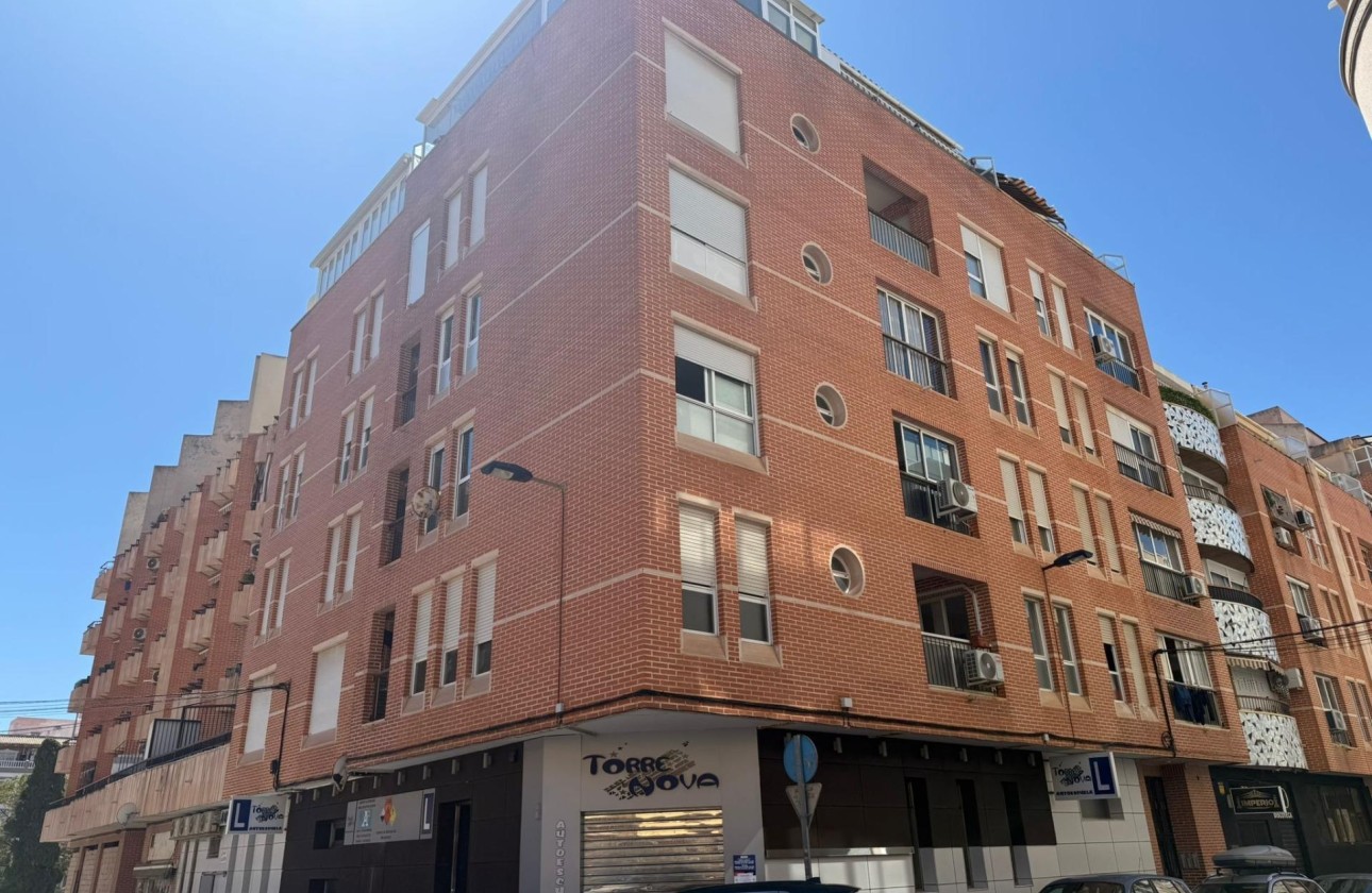 Sprzedaż - Apartament / Mieszkanie -
Torrevieja - Center