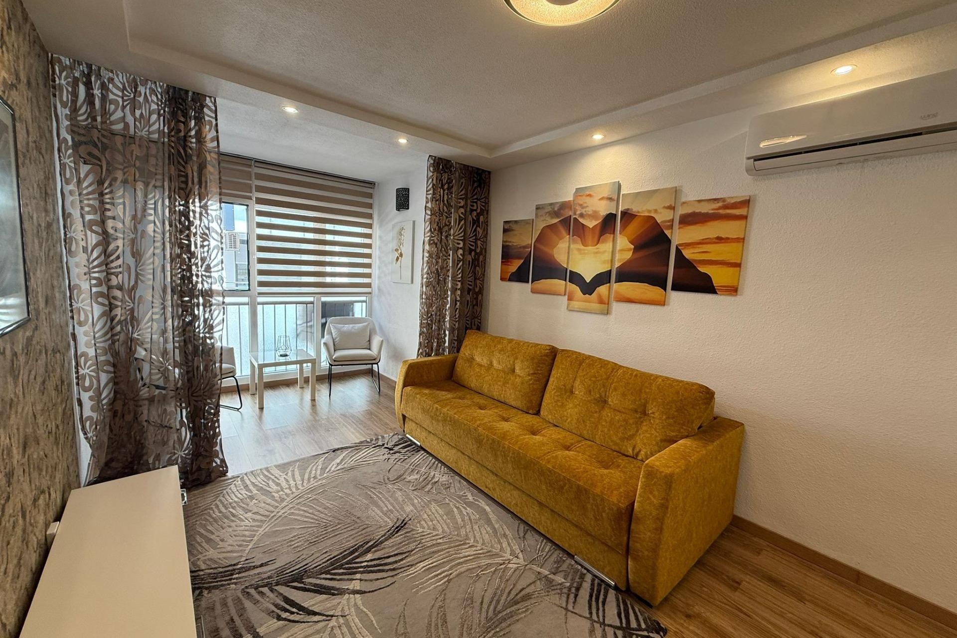 Sprzedaż - Apartament / Mieszkanie -
Torrevieja - Center