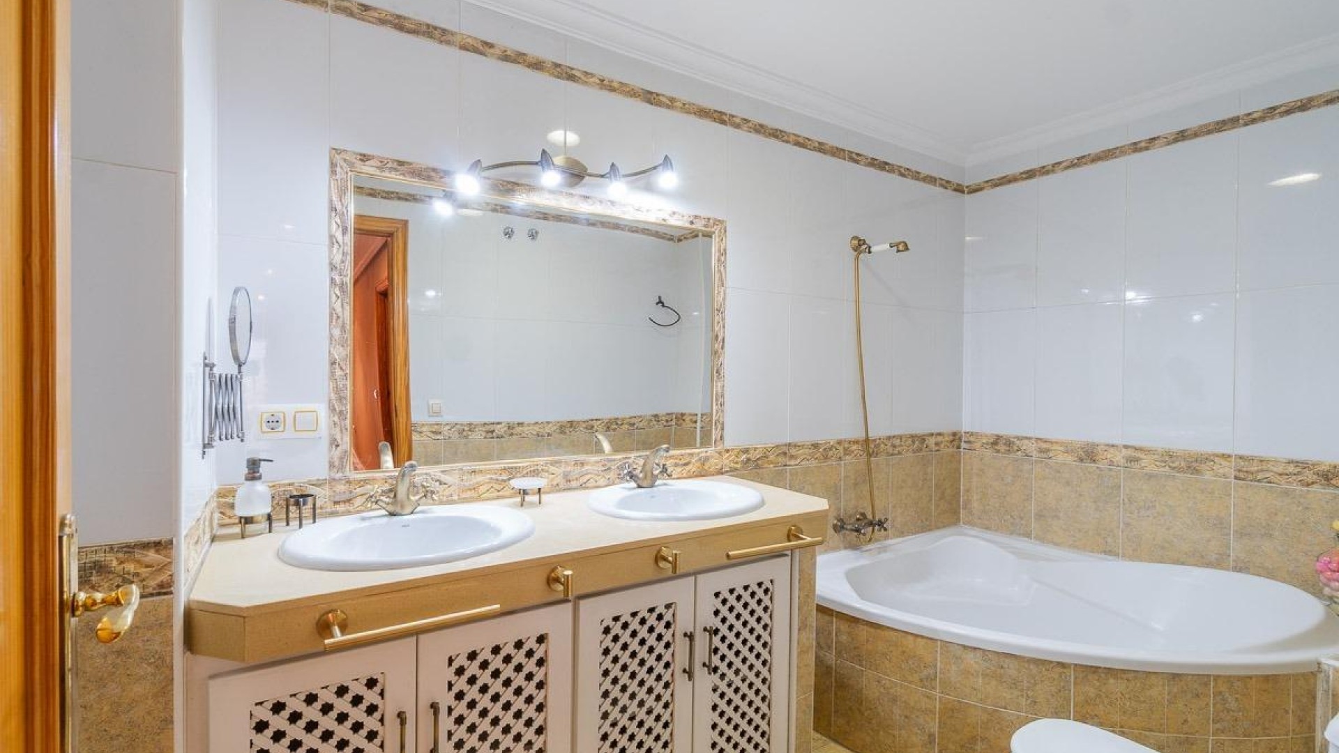 Sprzedaż - Apartament mieszkanie -
Torrevieja - Centro