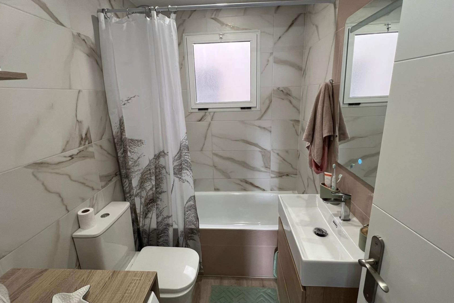 Sprzedaż - Apartament / Mieszkanie -
Torrevieja - Centro