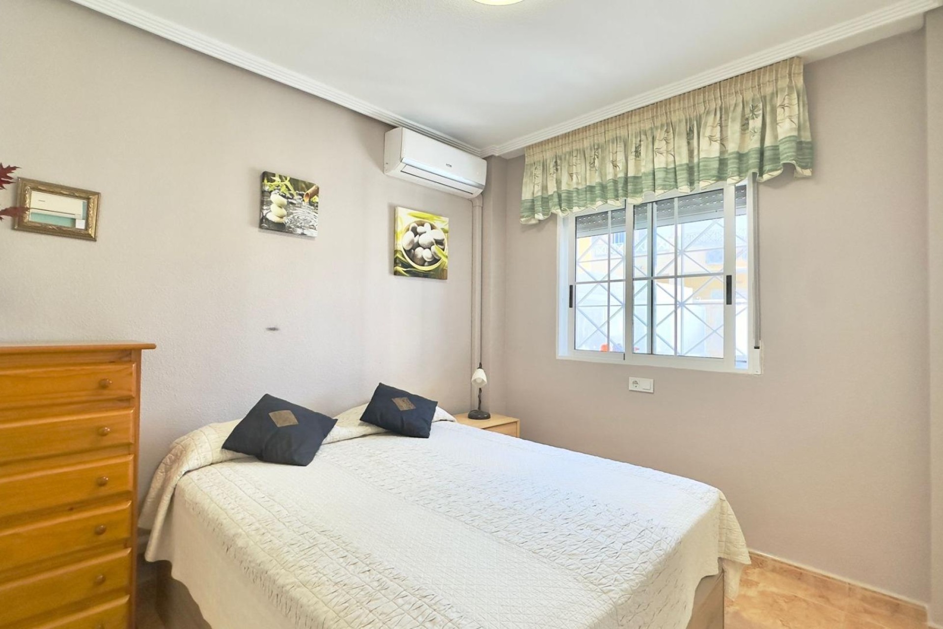 Sprzedaż - Apartament / Mieszkanie -
Torrevieja - Centro