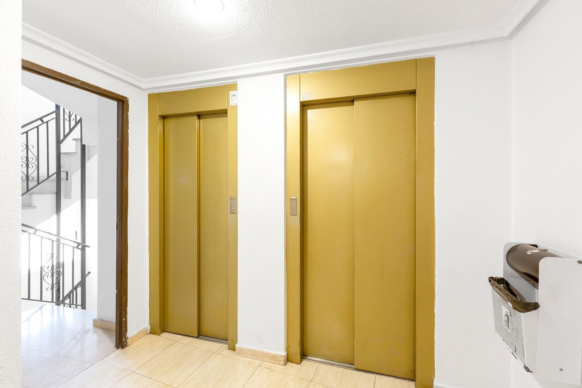 Sprzedaż - Apartament / Mieszkanie -
Torrevieja - Centro