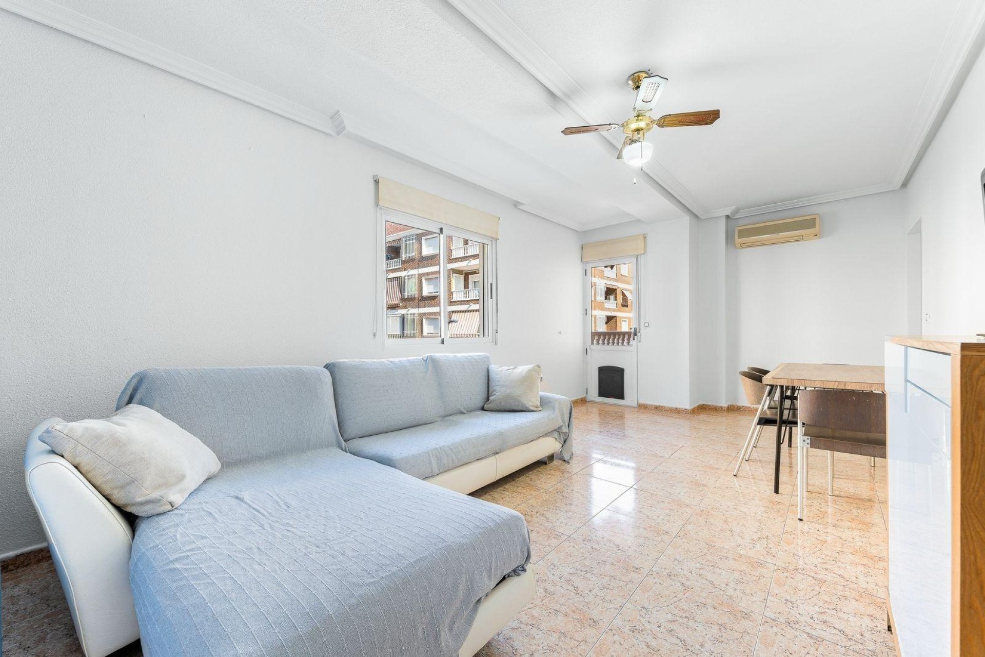 Sprzedaż - Apartament / Mieszkanie -
Torrevieja - Centro