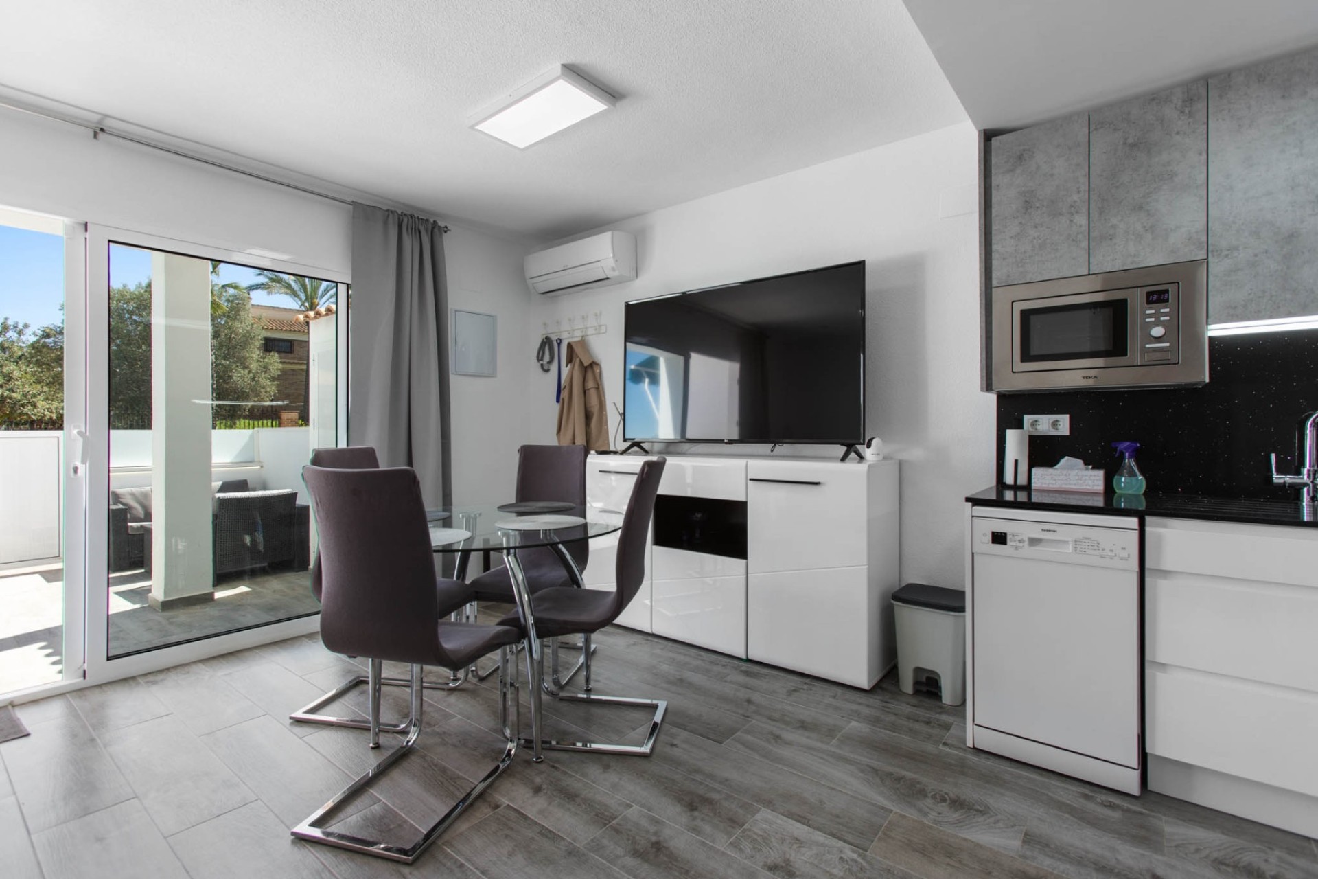 Sprzedaż - Apartament / Mieszkanie -
Torrevieja - Costa Blanca
