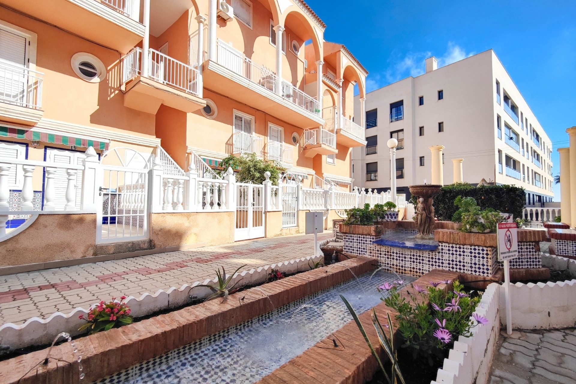 Sprzedaż - Apartament / Mieszkanie -
Torrevieja - Costa Blanca