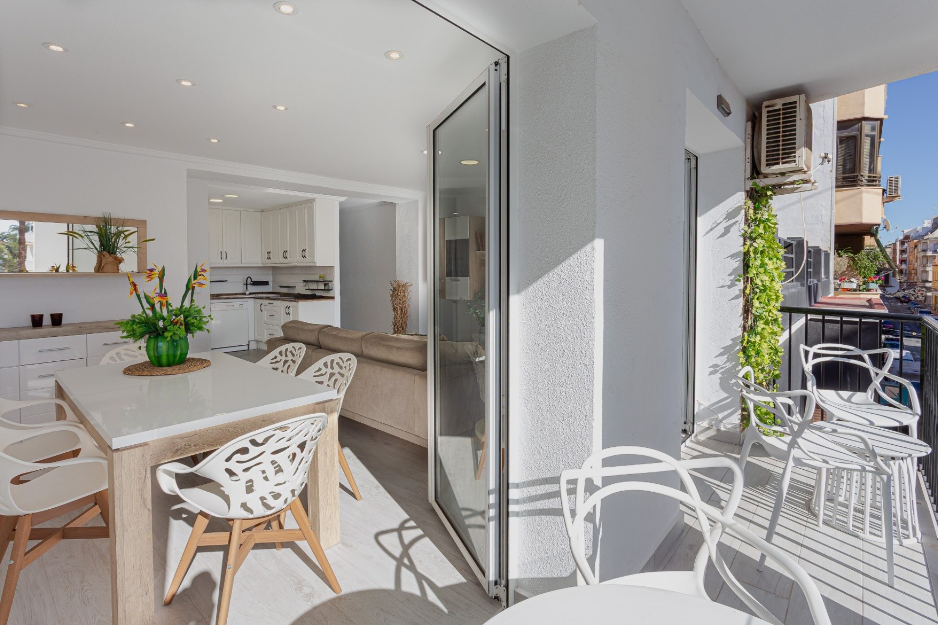 Sprzedaż - Apartament / Mieszkanie -
Torrevieja - Costa Blanca