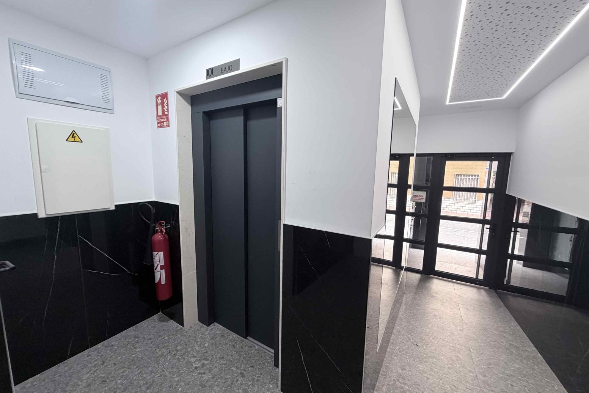 Sprzedaż - Apartament / Mieszkanie -
Torrevieja - Costa Blanca
