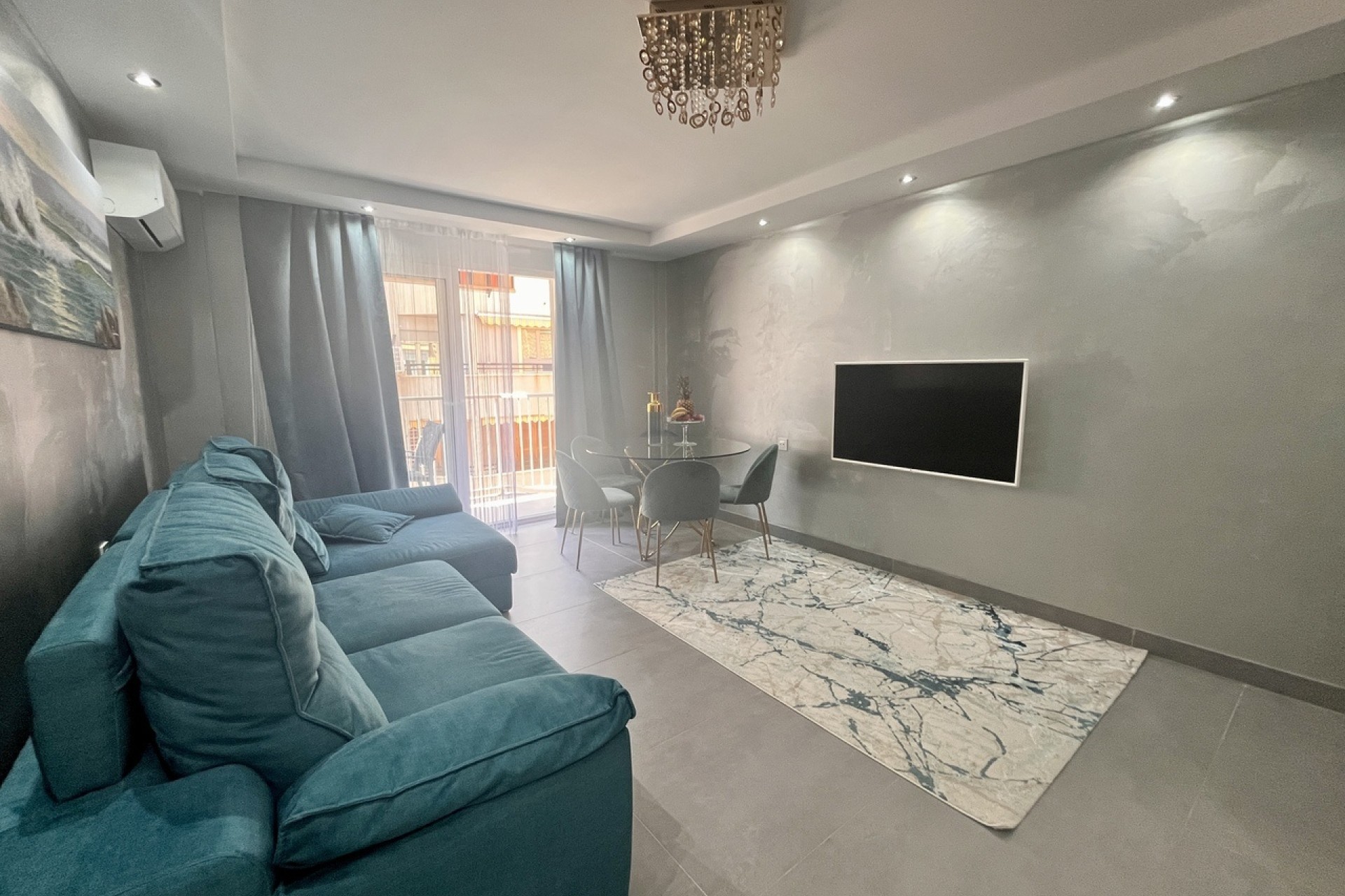 Sprzedaż - Apartament / Mieszkanie -
Torrevieja - Costa Blanca