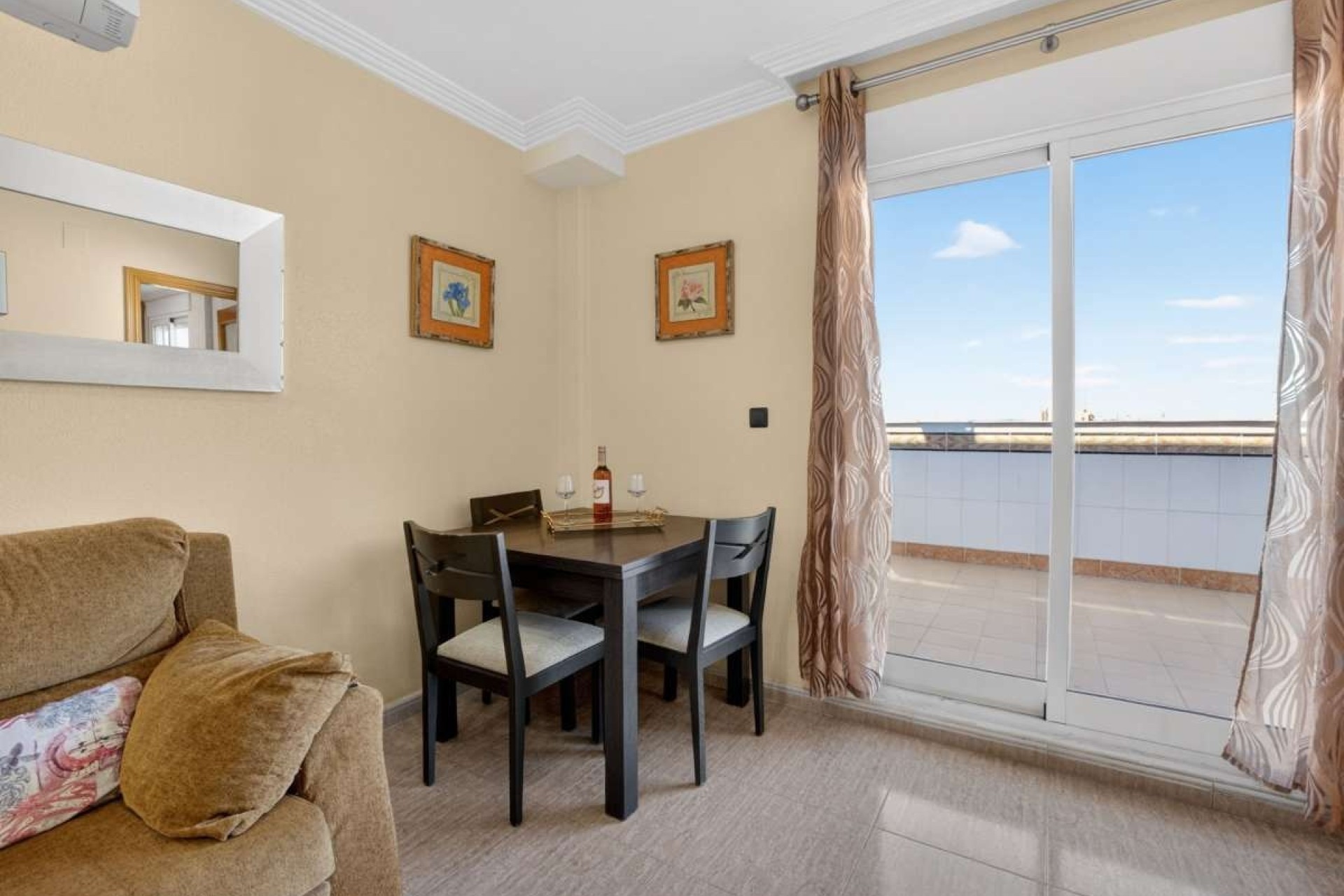 Sprzedaż - Apartament / Mieszkanie -
Torrevieja - Costa Blanca