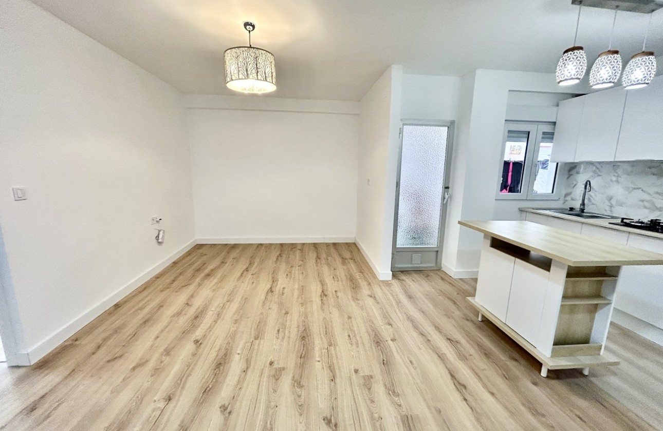 Sprzedaż - Apartament / Mieszkanie -
Torrevieja - Costa Blanca
