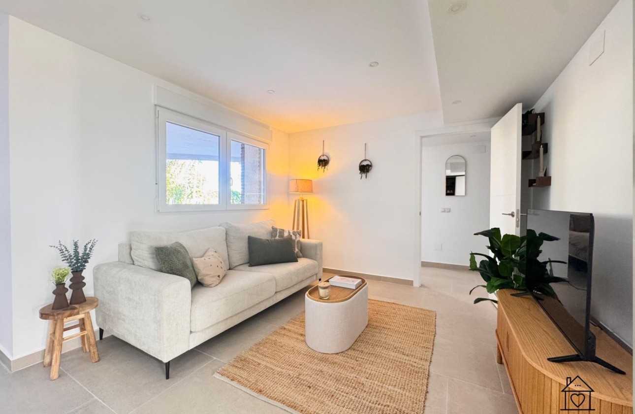 Sprzedaż - Apartament / Mieszkanie -
Torrevieja - El Acequión - Los Náufragos