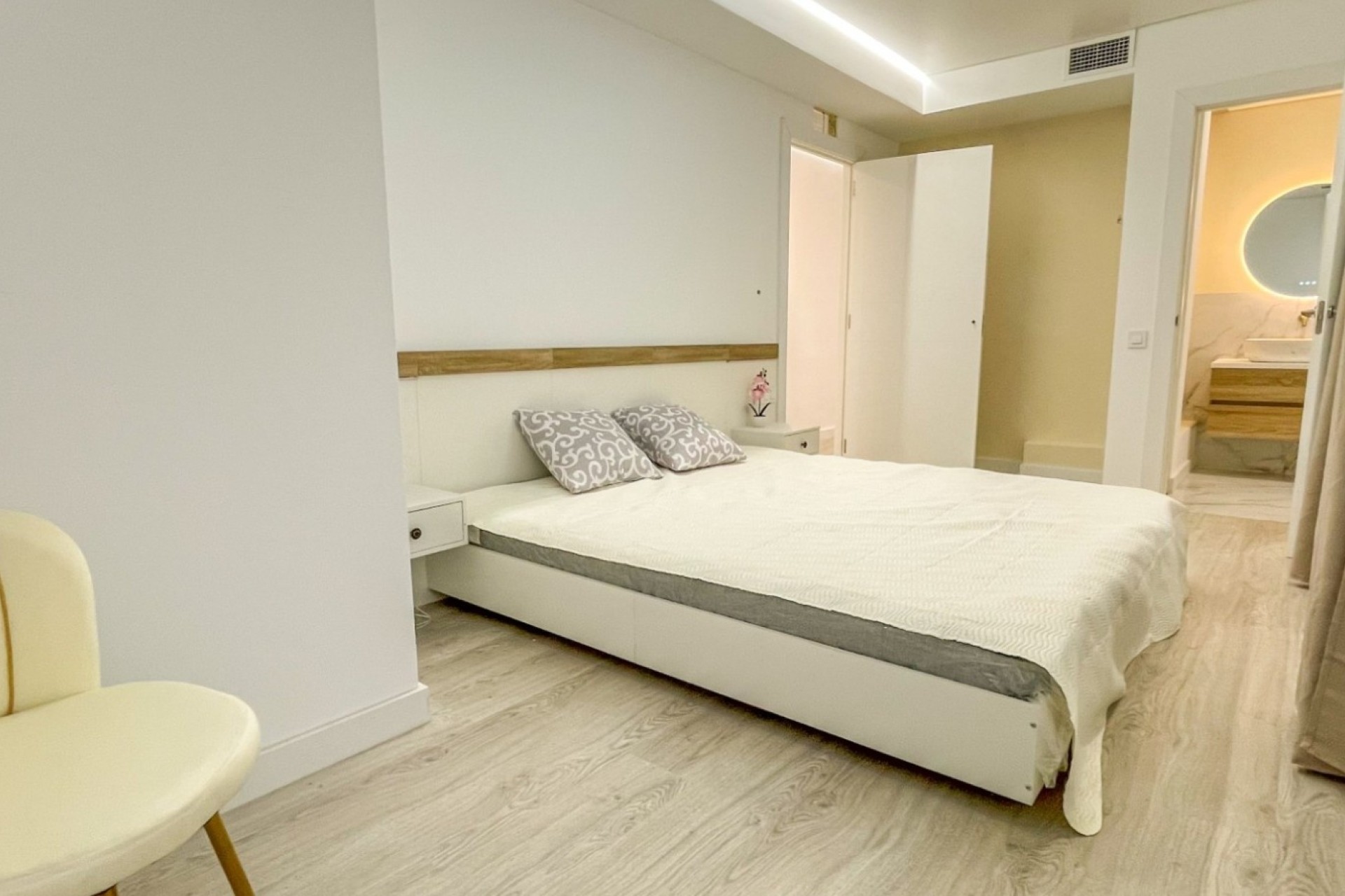 Sprzedaż - Apartament / Mieszkanie -
Torrevieja - El Acequión - Los Náufragos