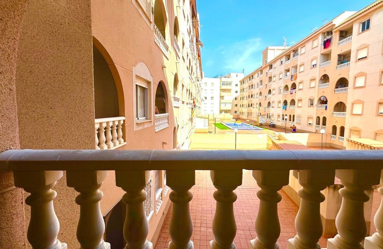 Sprzedaż - Apartament / Mieszkanie -
Torrevieja - Estacion de autobuses