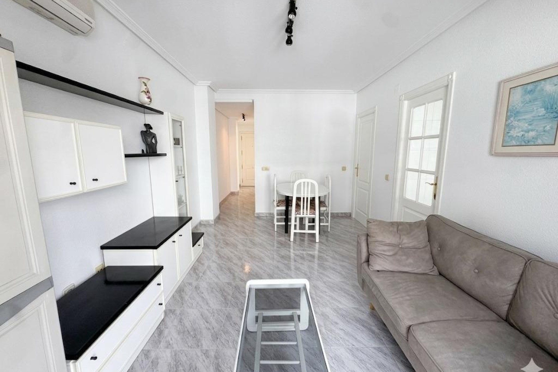 Sprzedaż - Apartament / Mieszkanie -
Torrevieja - Estacion de autobuses