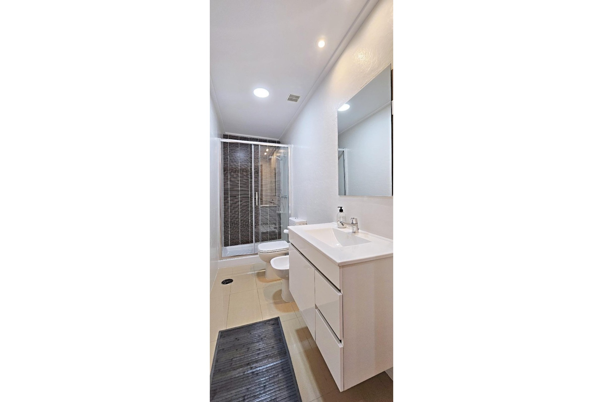 Sprzedaż - Apartament / Mieszkanie -
Torrevieja - Estacion de autobuses