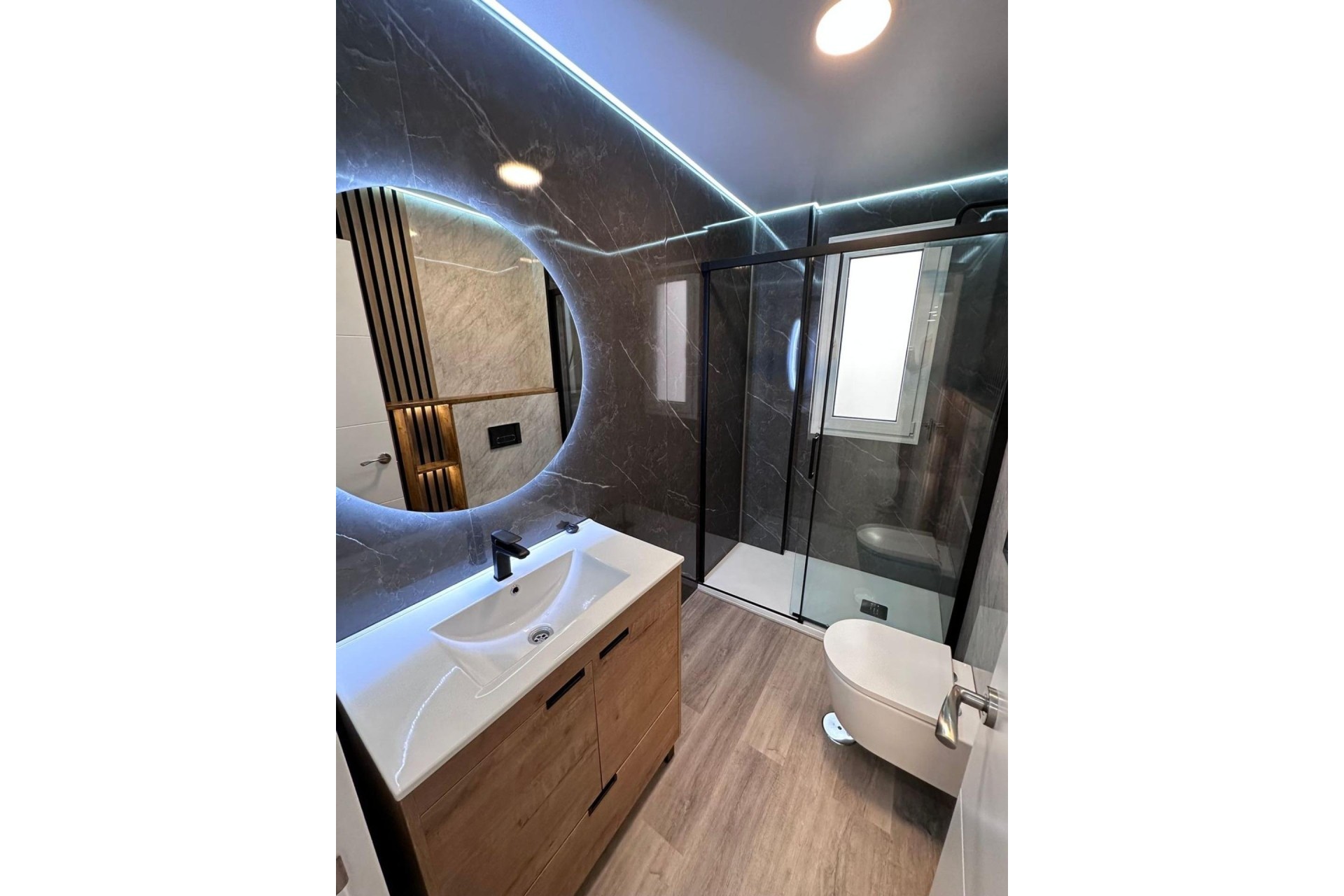 Sprzedaż - Apartament / Mieszkanie -
Torrevieja - Estacion de autobuses