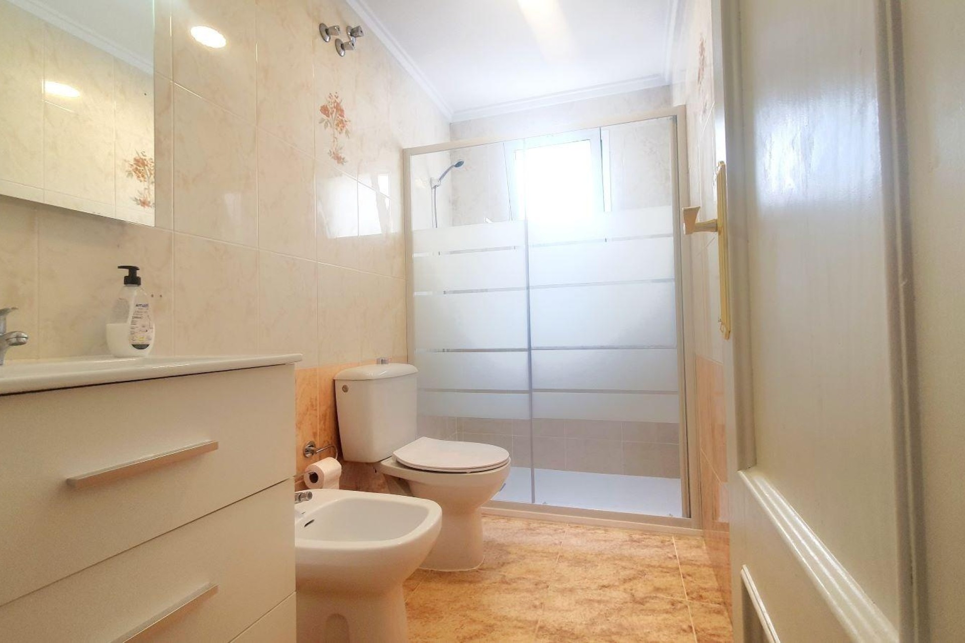 Sprzedaż - Apartament / Mieszkanie -
Torrevieja - Estacion de autobuses