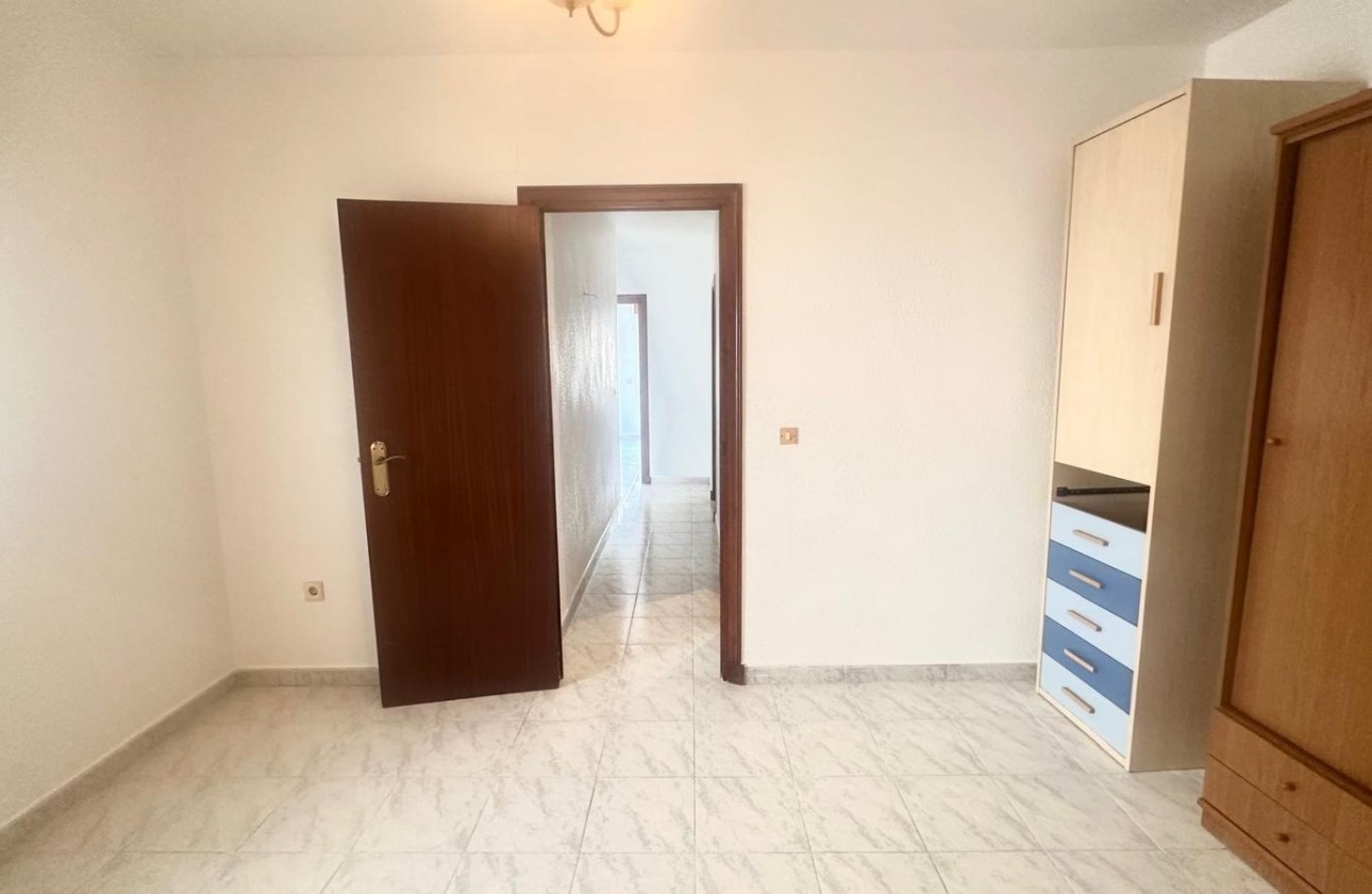 Sprzedaż - Apartament / Mieszkanie -
Torrevieja - Estacion de autobuses