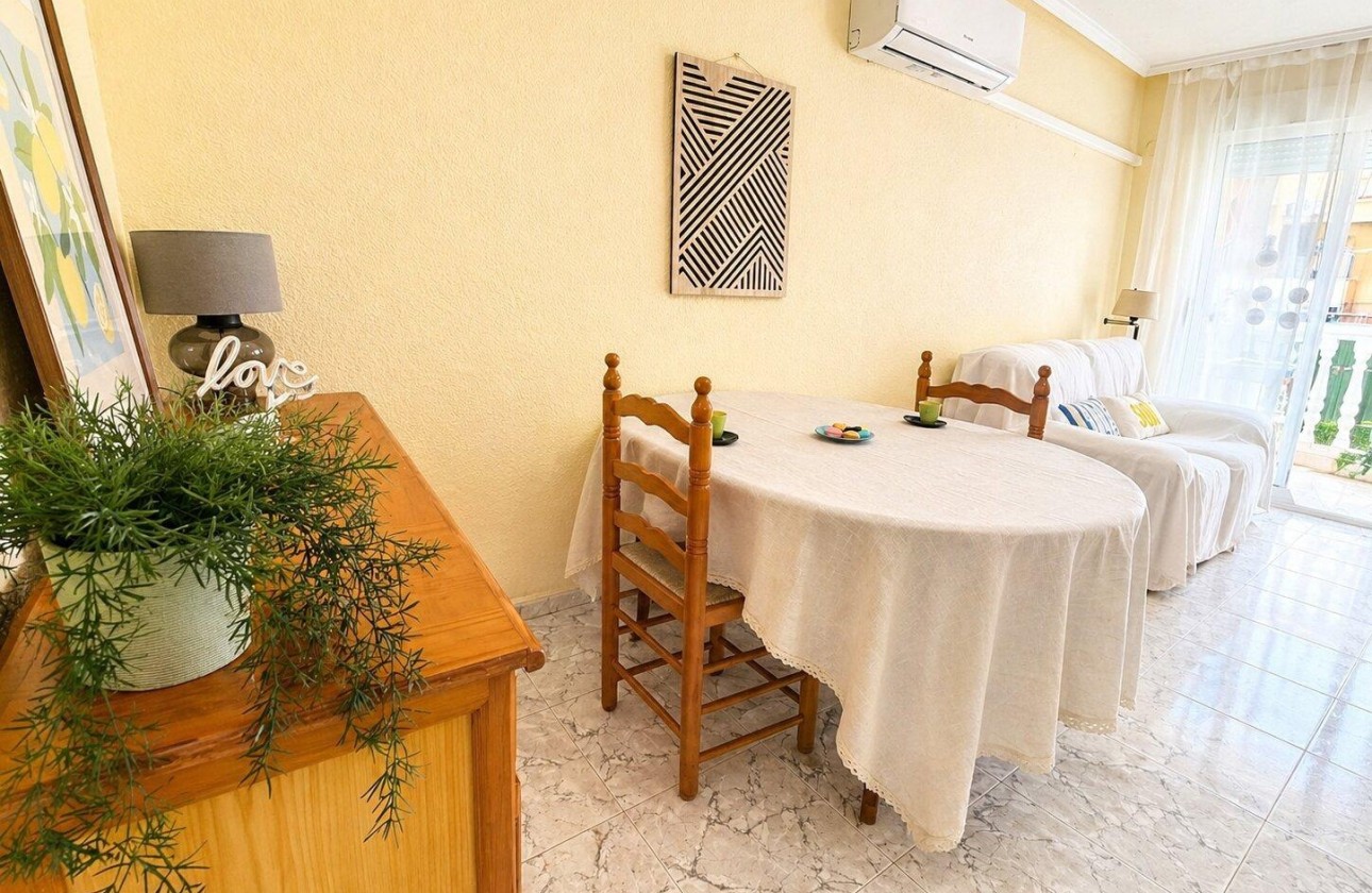 Sprzedaż - Apartament / Mieszkanie -
Torrevieja - Habaneras