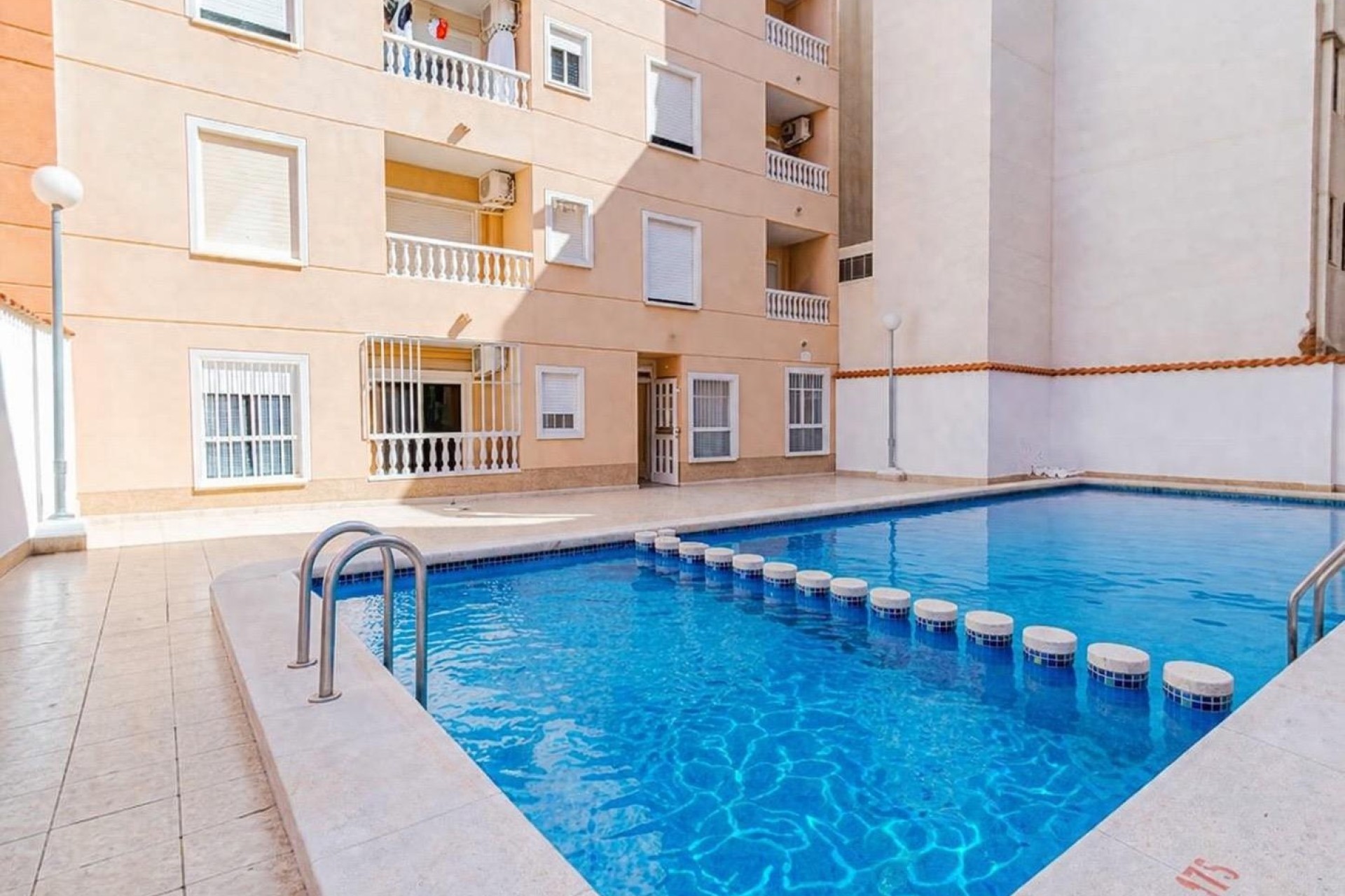 Sprzedaż - Apartament / Mieszkanie -
Torrevieja - Habaneras