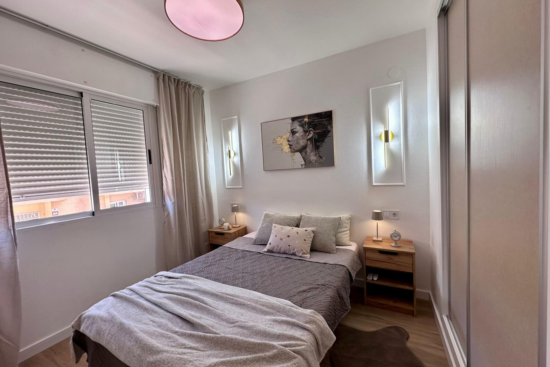 Sprzedaż - Apartament / Mieszkanie -
Torrevieja - Habaneras