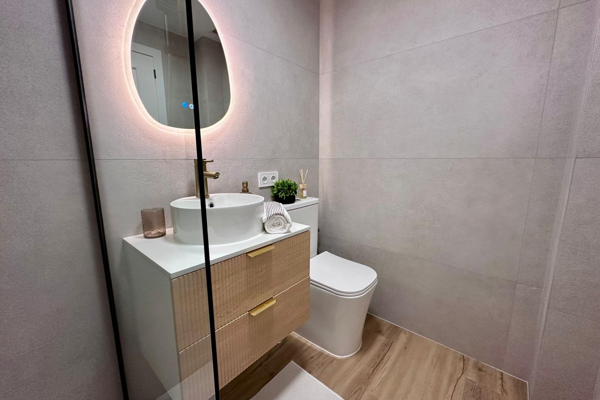 Sprzedaż - Apartament / Mieszkanie -
Torrevieja - Habaneras