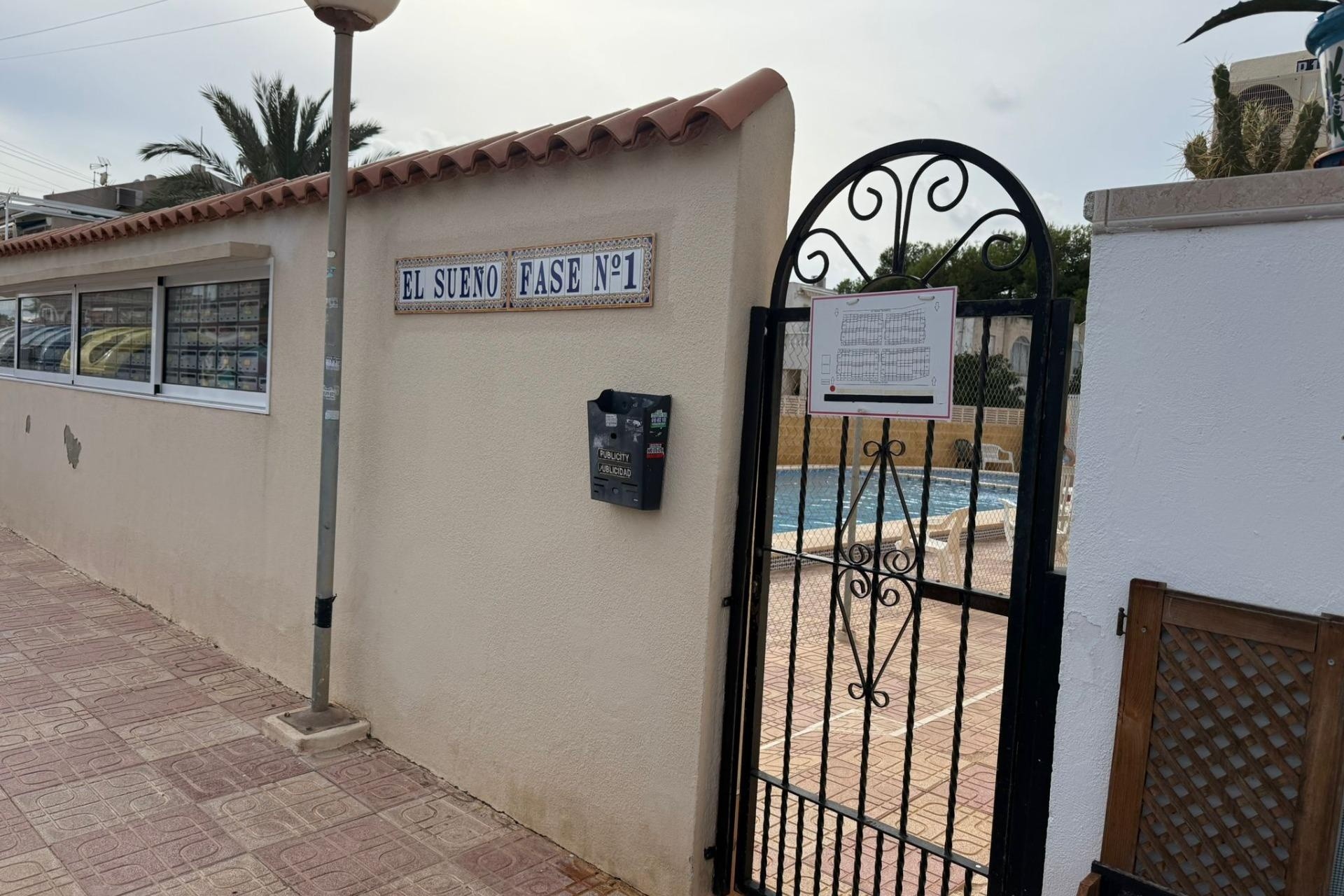 Sprzedaż - Apartament / Mieszkanie -
Torrevieja - La Siesta - El Salado - Torreta