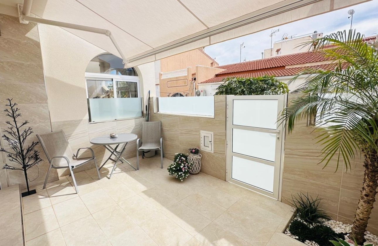 Sprzedaż - Apartament / Mieszkanie -
Torrevieja - La Siesta