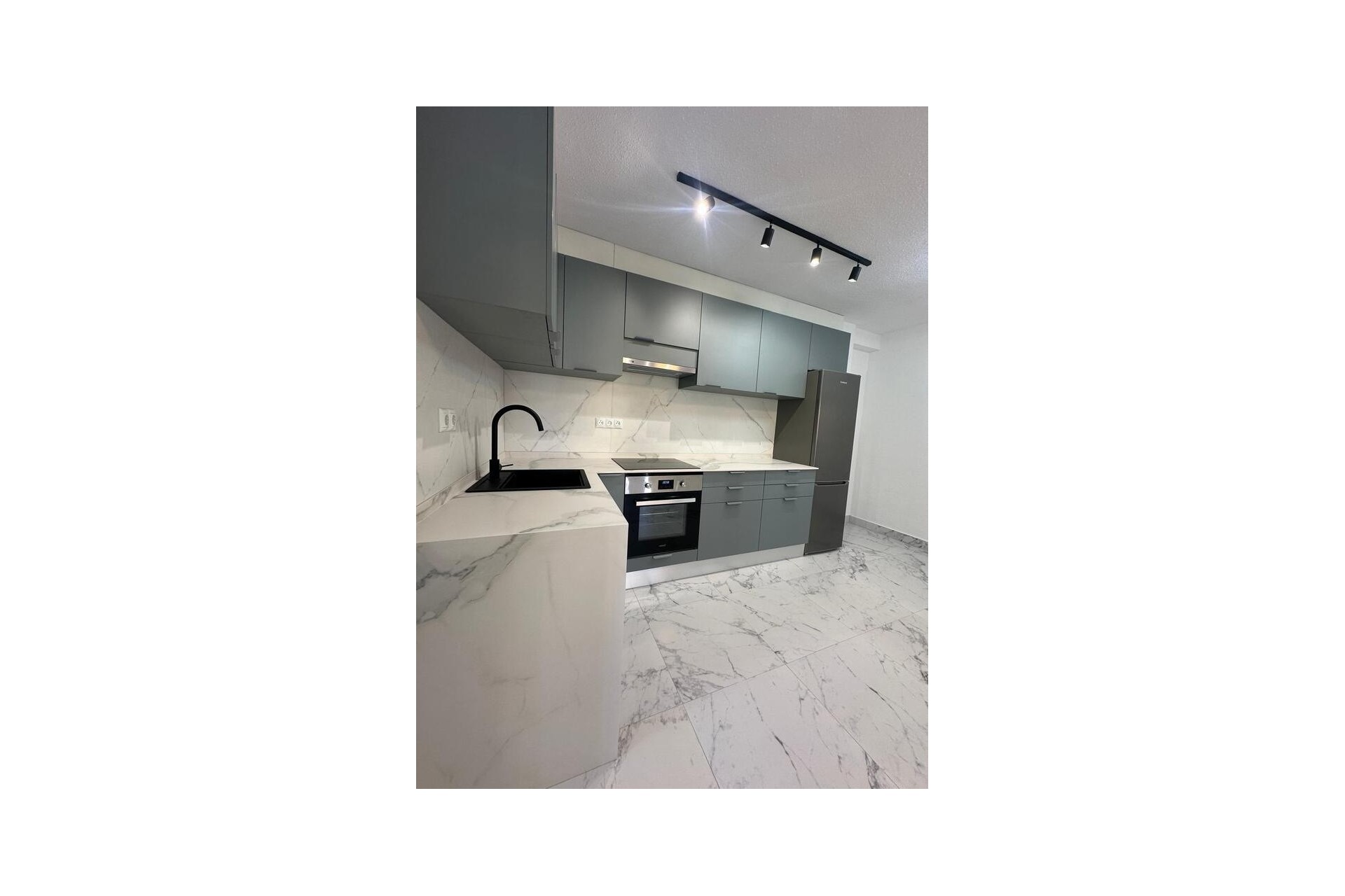Sprzedaż - Apartament / Mieszkanie -
Torrevieja - La veleta