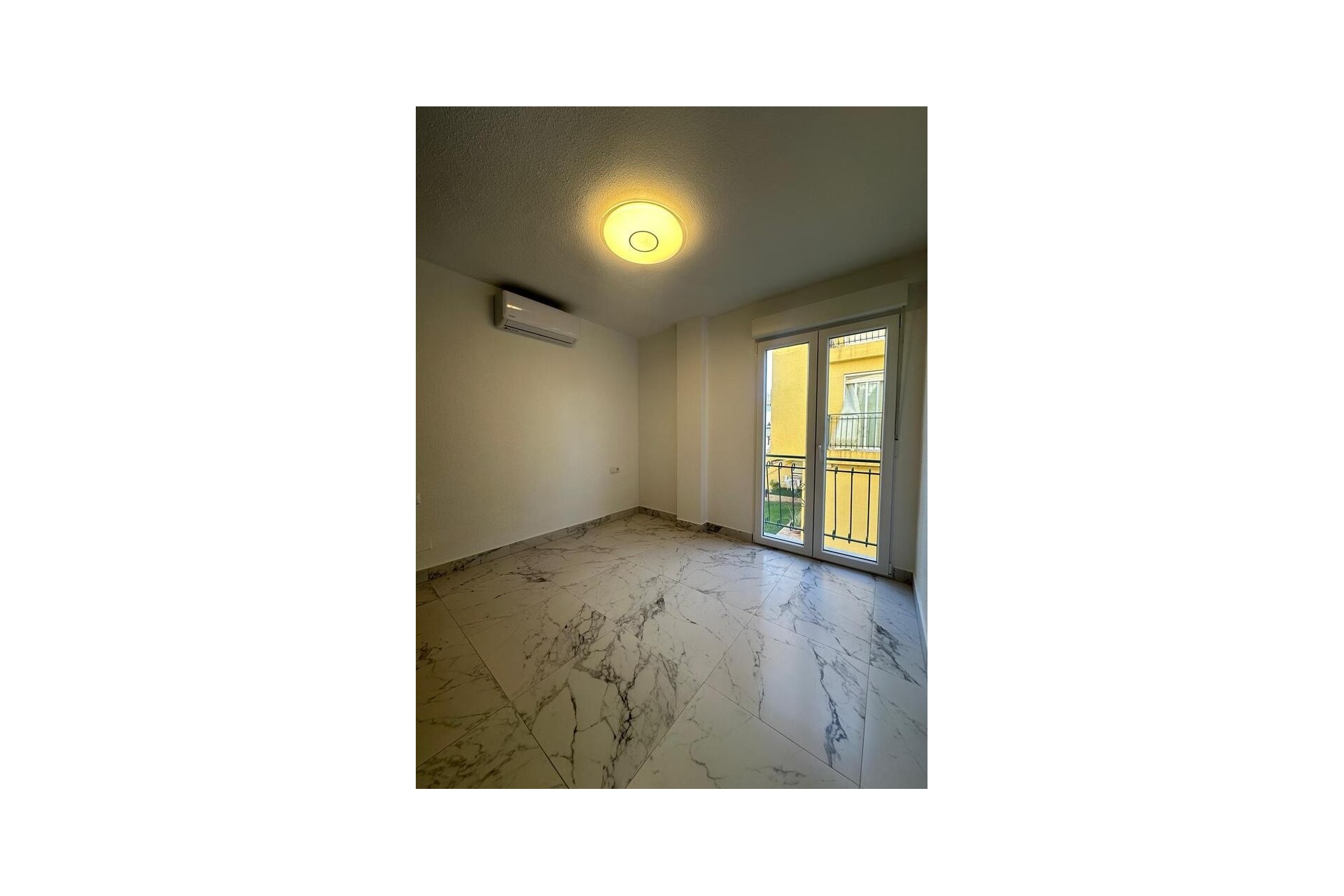 Sprzedaż - Apartament / Mieszkanie -
Torrevieja - La veleta