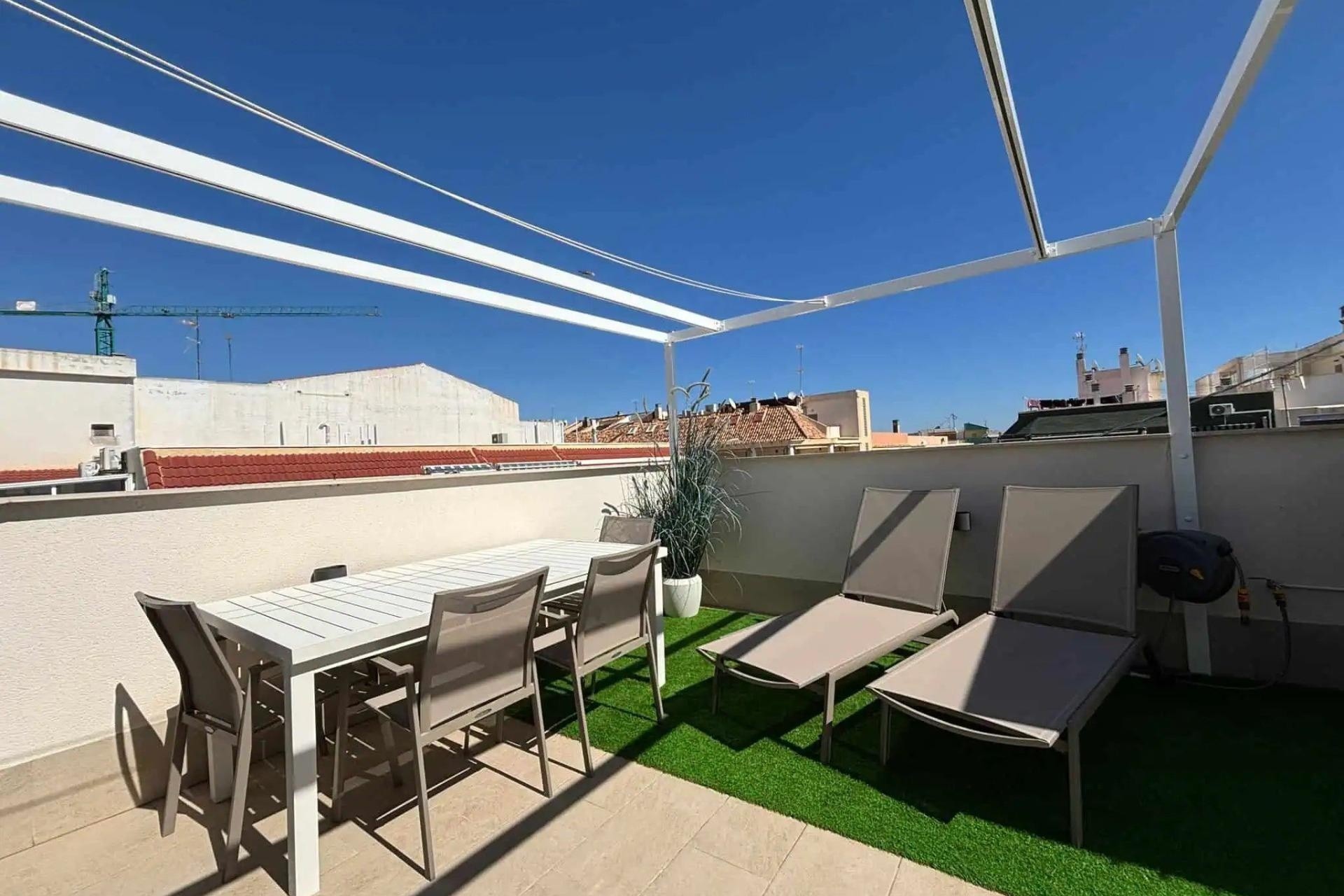 Sprzedaż - Apartament / Mieszkanie -
Torrevieja - Las Piscinas Naturales