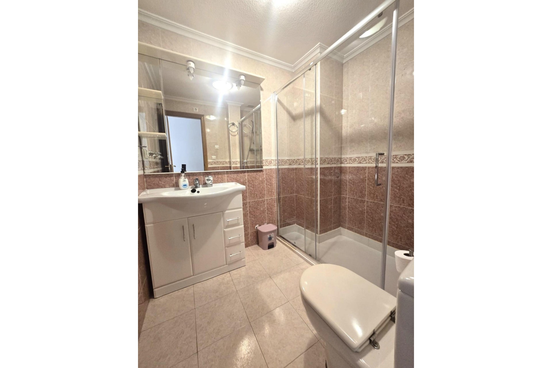 Sprzedaż - Apartament / Mieszkanie -
Torrevieja - Las Piscinas Naturales