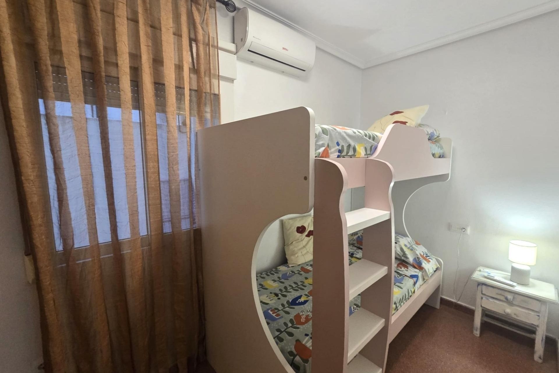 Sprzedaż - Apartament / Mieszkanie -
Torrevieja - Las Piscinas Naturales