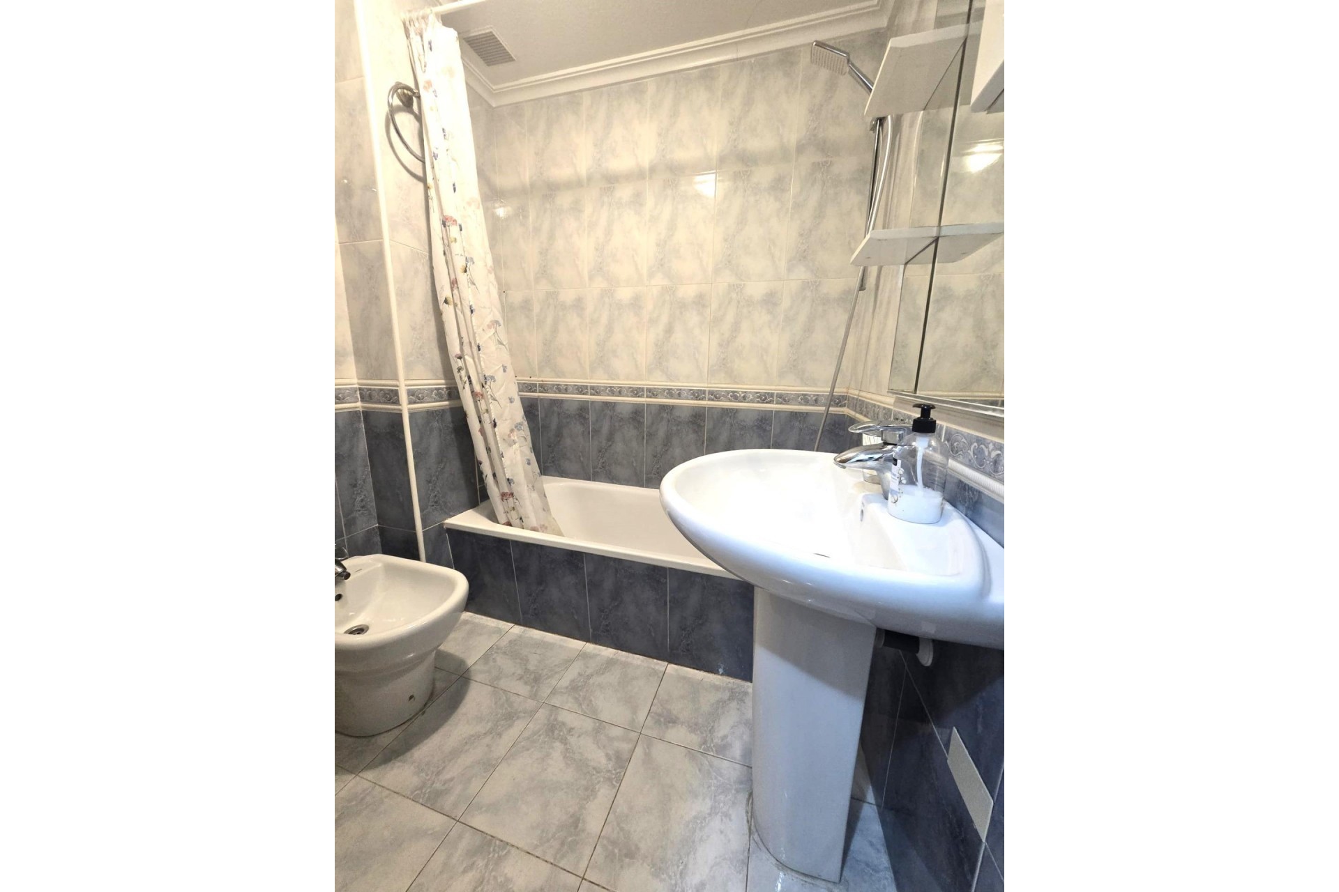 Sprzedaż - Apartament / Mieszkanie -
Torrevieja - Las Piscinas Naturales