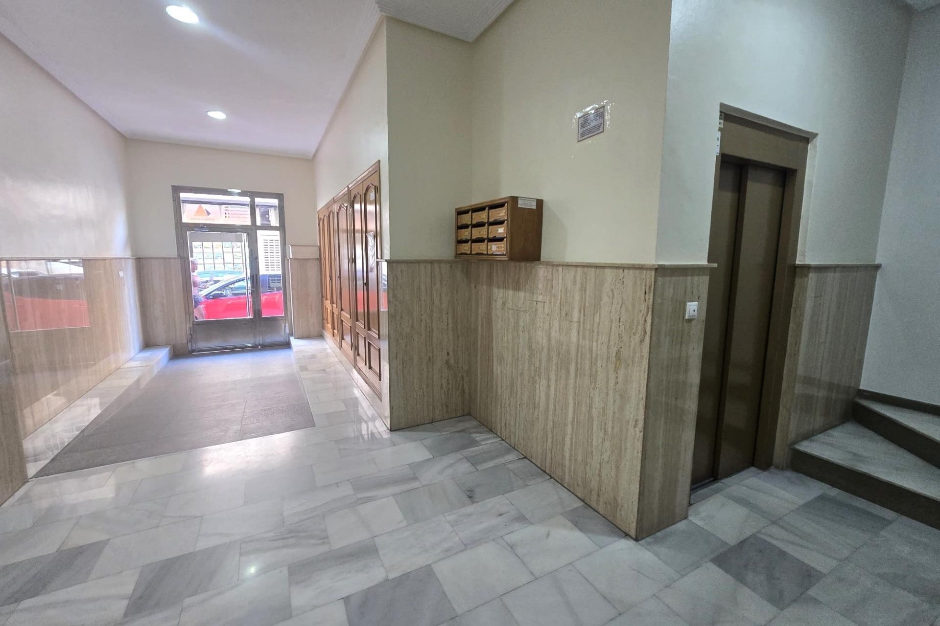 Sprzedaż - Apartament / Mieszkanie -
Torrevieja - Las Piscinas Naturales