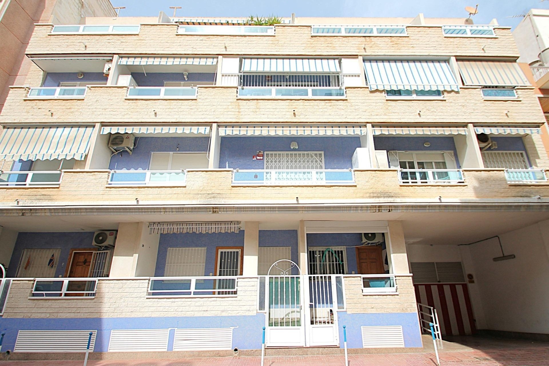 Sprzedaż - Apartament / Mieszkanie -
Torrevieja - Las Piscinas Naturales