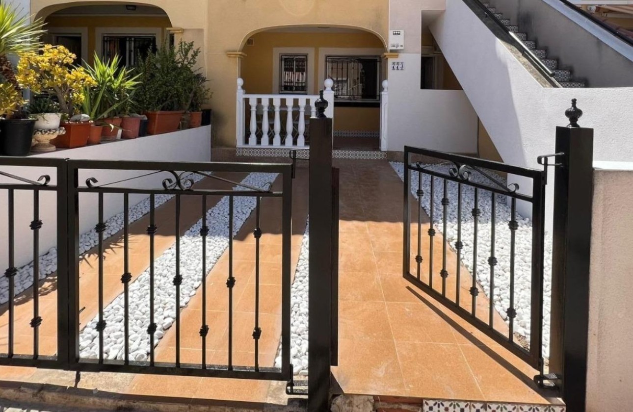 Sprzedaż - Apartament / Mieszkanie -
Torrevieja - Los Balcones