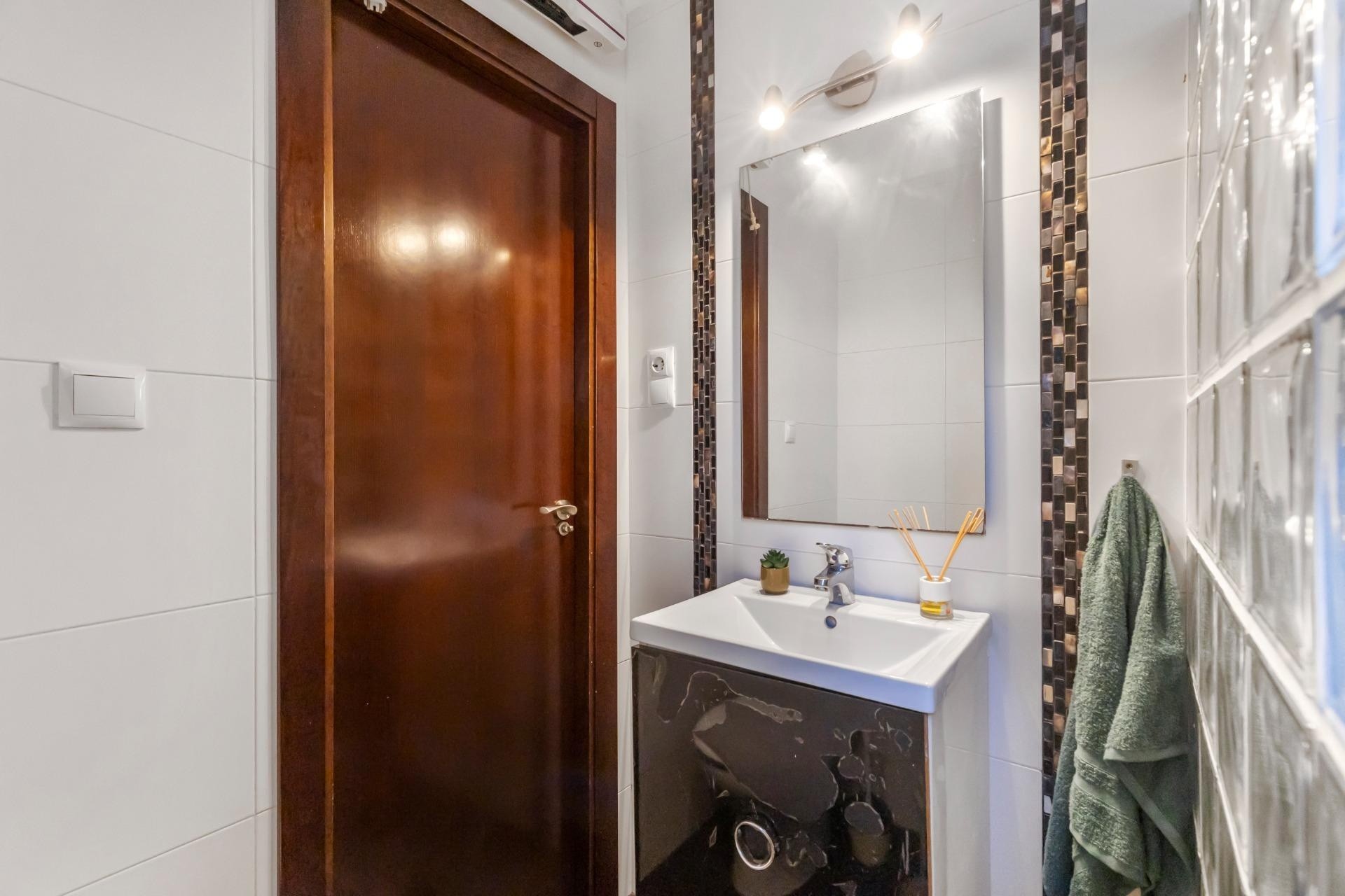 Sprzedaż - Apartament / Mieszkanie -
Torrevieja - Los Balcones