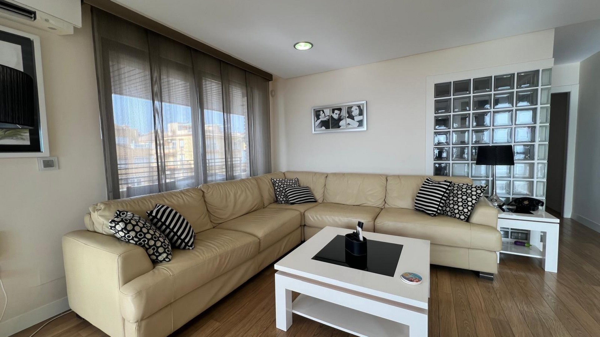 Sprzedaż - Apartament mieszkanie -
Torrevieja - Mar azul