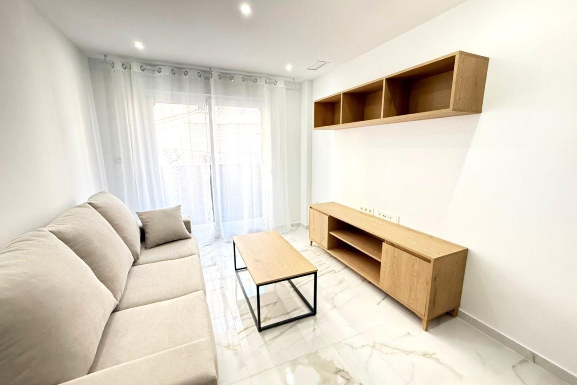 Sprzedaż - Apartament / Mieszkanie -
Torrevieja - Parque de las Naciones