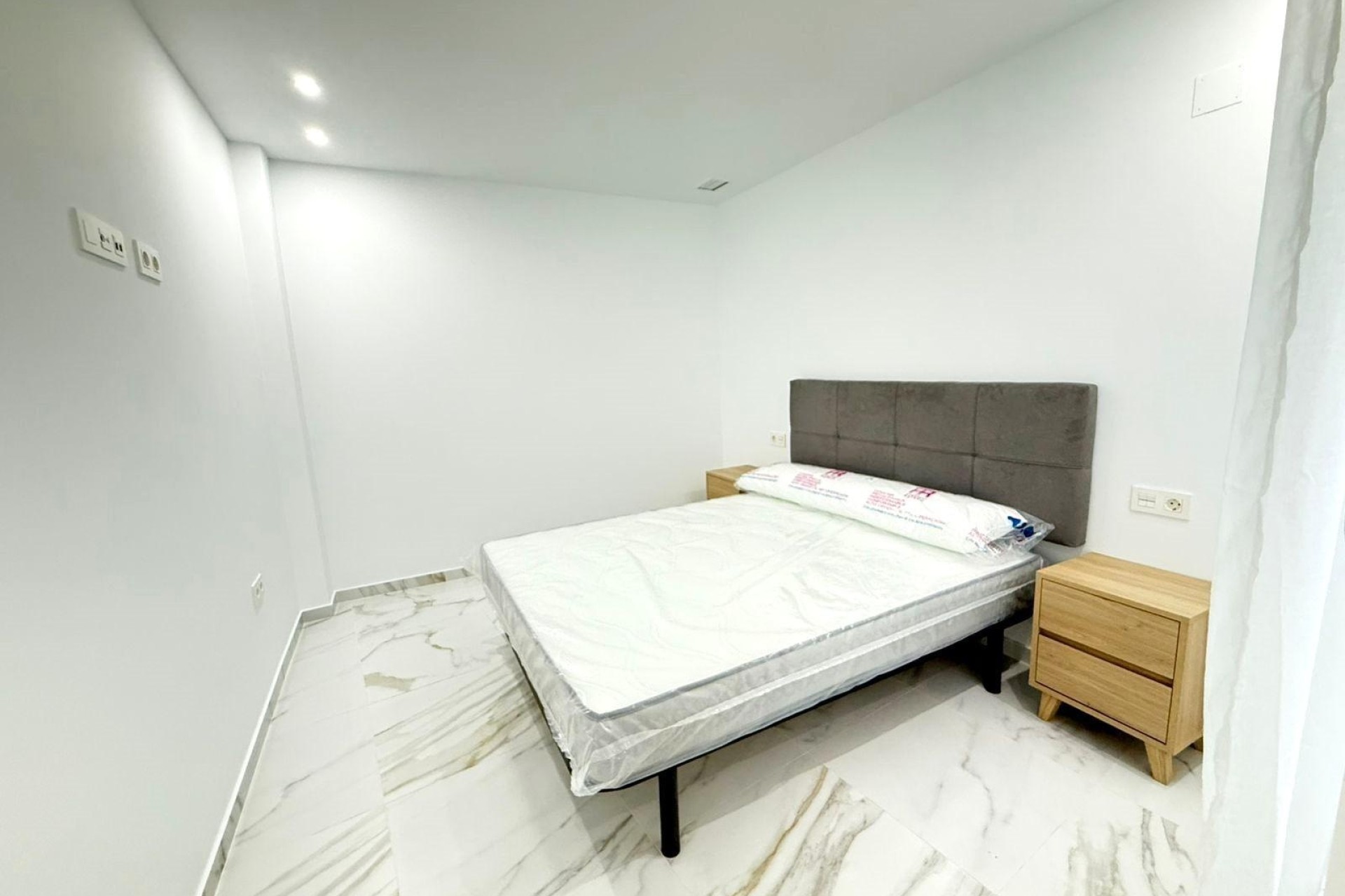 Sprzedaż - Apartament / Mieszkanie -
Torrevieja - Parque de las Naciones