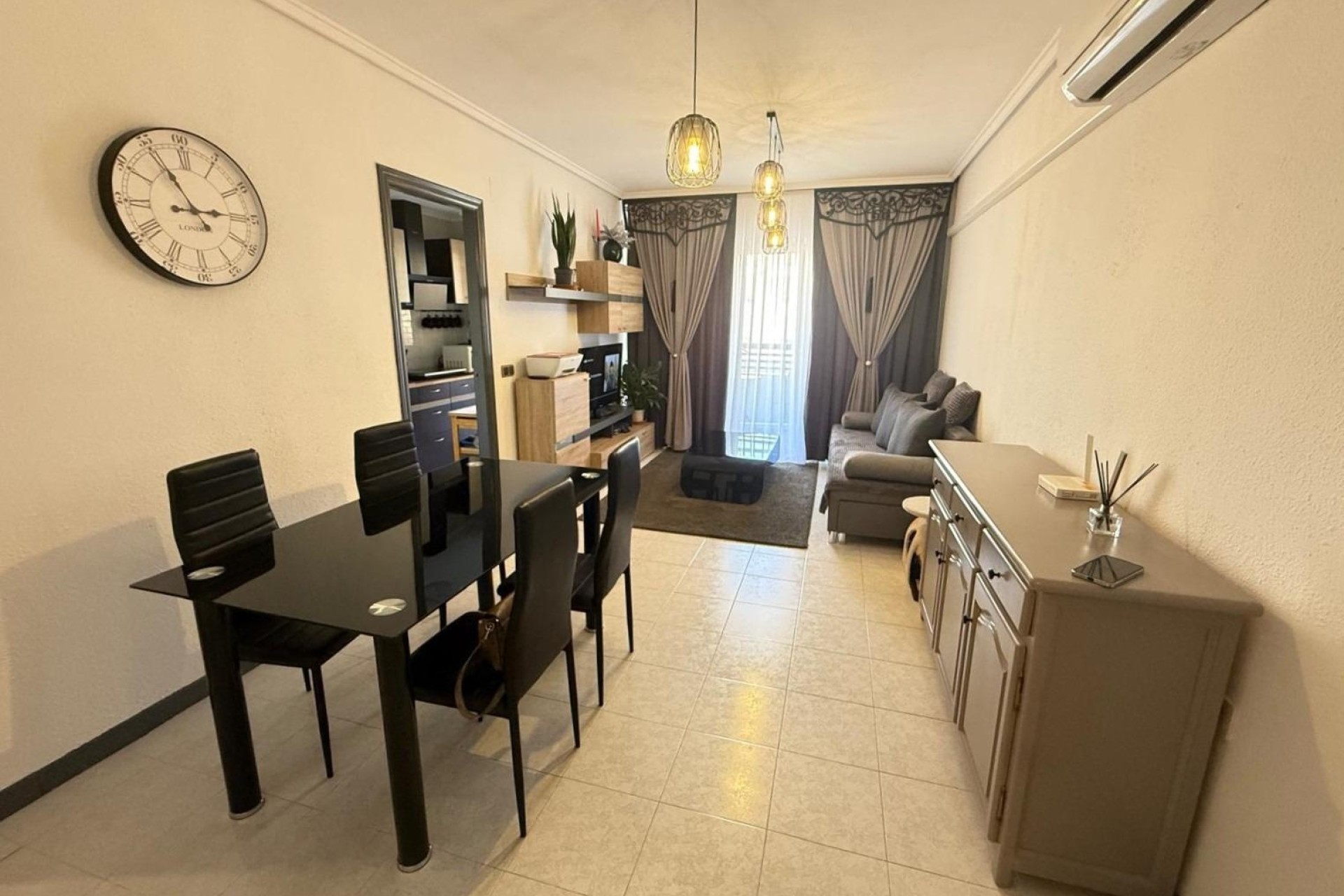 Sprzedaż - Apartament / Mieszkanie -
Torrevieja - Parque de las Naciones
